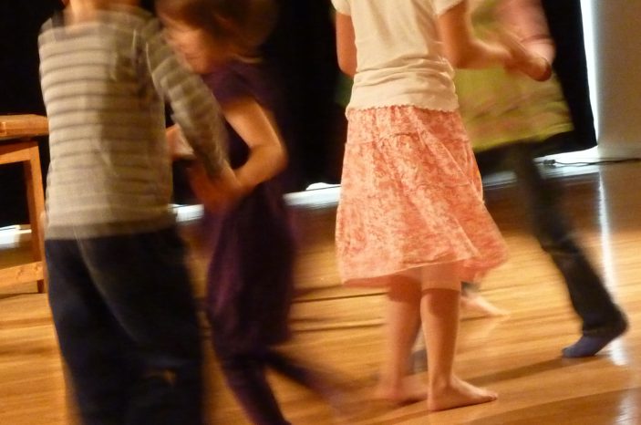 SINGEN, TANZEN, MUSIZIEREN